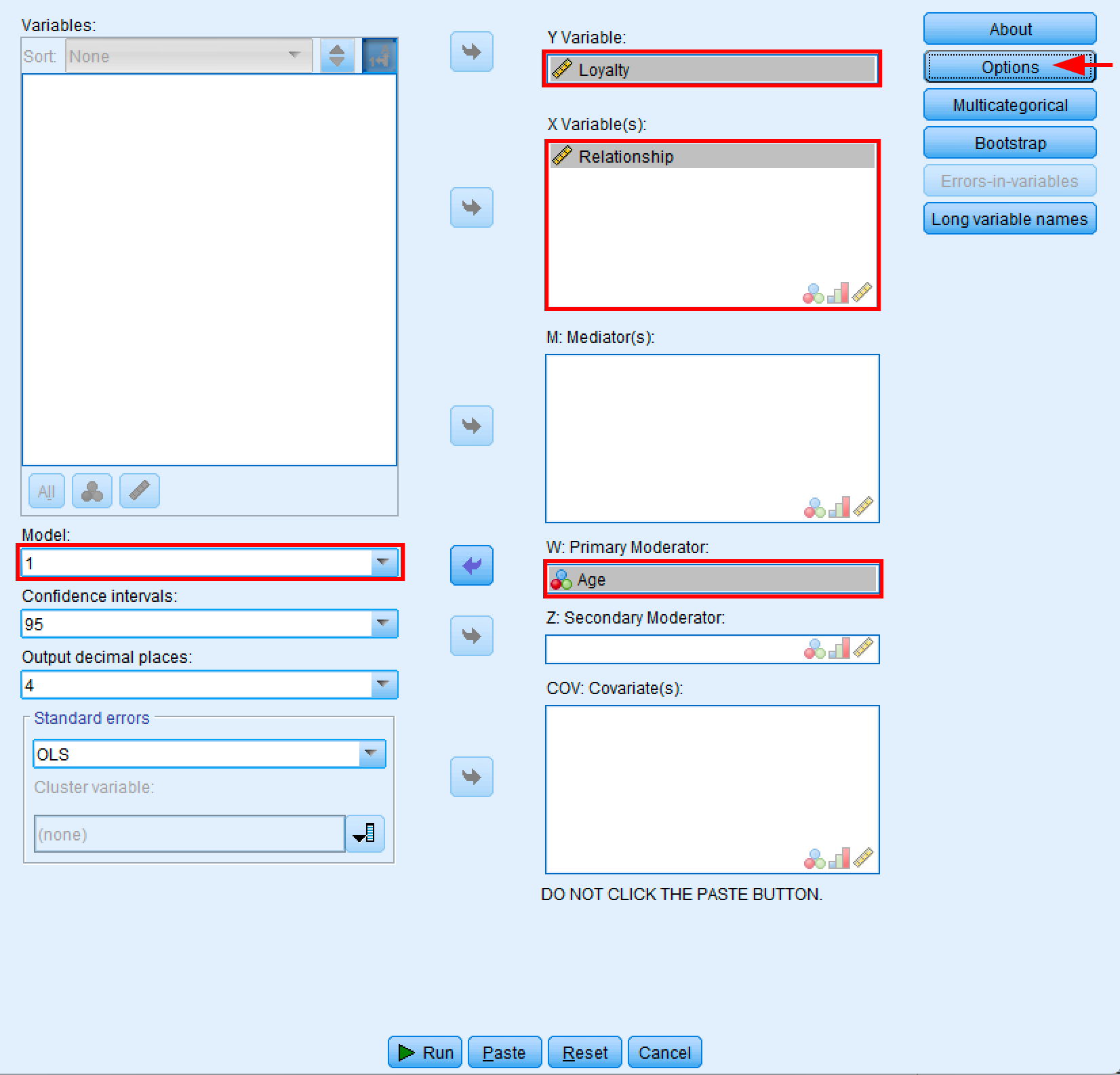 หน้าต่าง PROCESS Macro แสดงการเลือก Model 1, Loyalty เป็น Y, Relationship เป็น X และ Age เป็น W (ตัวแปรกำกับ)